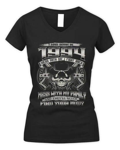 1994 HH89-K2 – T-shirt – Theme: "Birth Year – Family Always Protects" - Women's V-Neck T-Shirt - Black