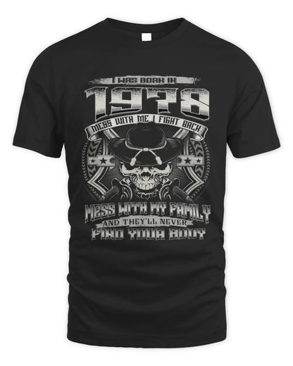 1978 HH89-K2 – T-shirt – Theme: "Birth Year – Family Always Protects" - Unisex Standard T-Shirt - Black