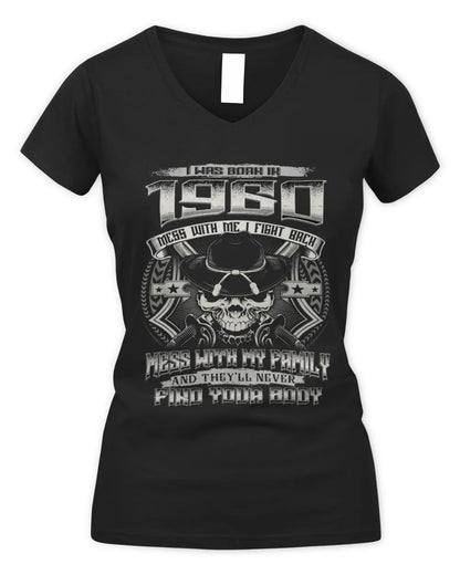 1960 HH89-K2 – T-shirt – Theme: "Birth Year – Family Always Protects" - Women's V-Neck T-Shirt - Black