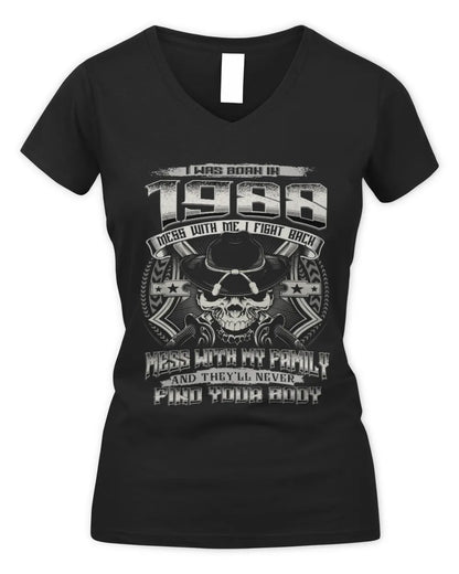 1988 HH89-K2 – T-shirt – Theme: "Birth Year – Family Always Protects" - Women's V-Neck T-Shirt - Black