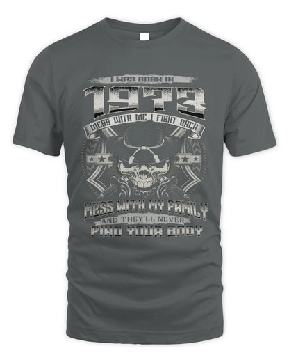 1973 HH89-K2 – T-shirt – Theme: "Birth Year – Family Always Protects" - Unisex Standard T-Shirt - Charcoal