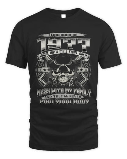 1977 HH89-K2 – T-shirt – Theme: "Birth Year – Family Always Protects" - Unisex Standard T-Shirt - Black