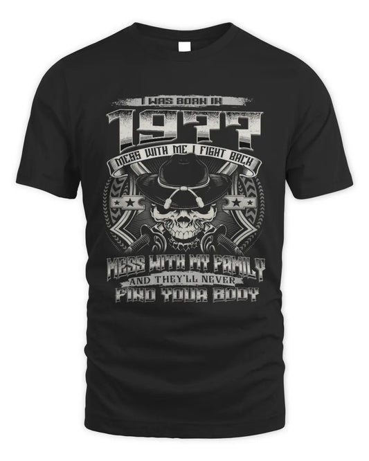 1977 HH89-K2 – T-shirt – Theme: "Birth Year – Family Always Protects" - Unisex Standard T-Shirt - Black