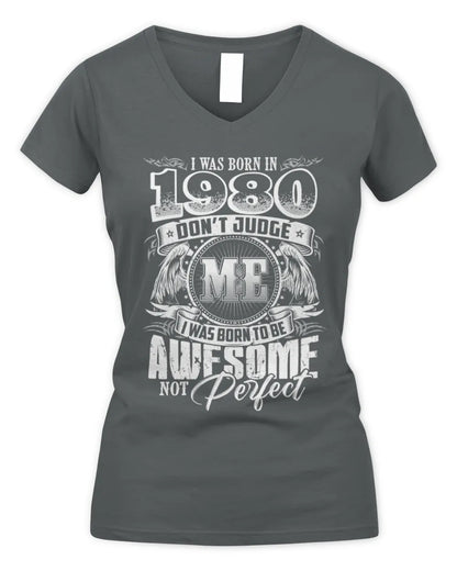 1980 HH89-K2 – Awesome Birth Year Quote T-Shirt - Women's V-Neck T-Shirt - Charcoal