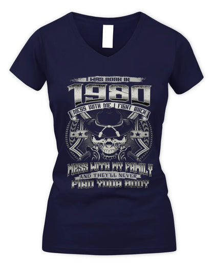 1980 HH89-K2 – T-shirt – Theme: "Birth Year – Family Always Protects" - Women's V-Neck T-Shirt - Navy