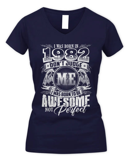 1982 HH89-K2 – Awesome Birth Year Quote T-Shirt - Women's V-Neck T-Shirt - Navy