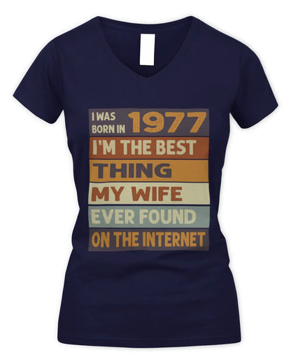 1977 HH89-K2 – Funny Birth Year Wife Quote T-Shirt - Women's V-Neck T-Shirt - Navy