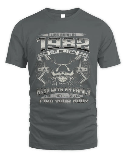 1982 HH89-K2 – T-shirt – Theme: "Birth Year – Family Always Protects" - Unisex Standard T-Shirt - Charcoal