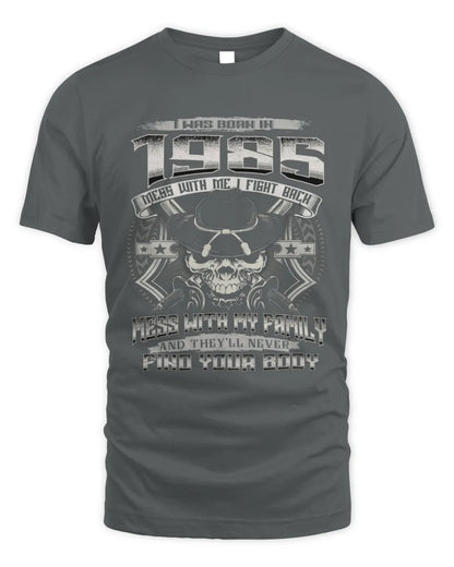 1985 HH89-K2 – T-shirt – Theme: "Birth Year – Family Always Protects" - Unisex Standard T-Shirt - Charcoal