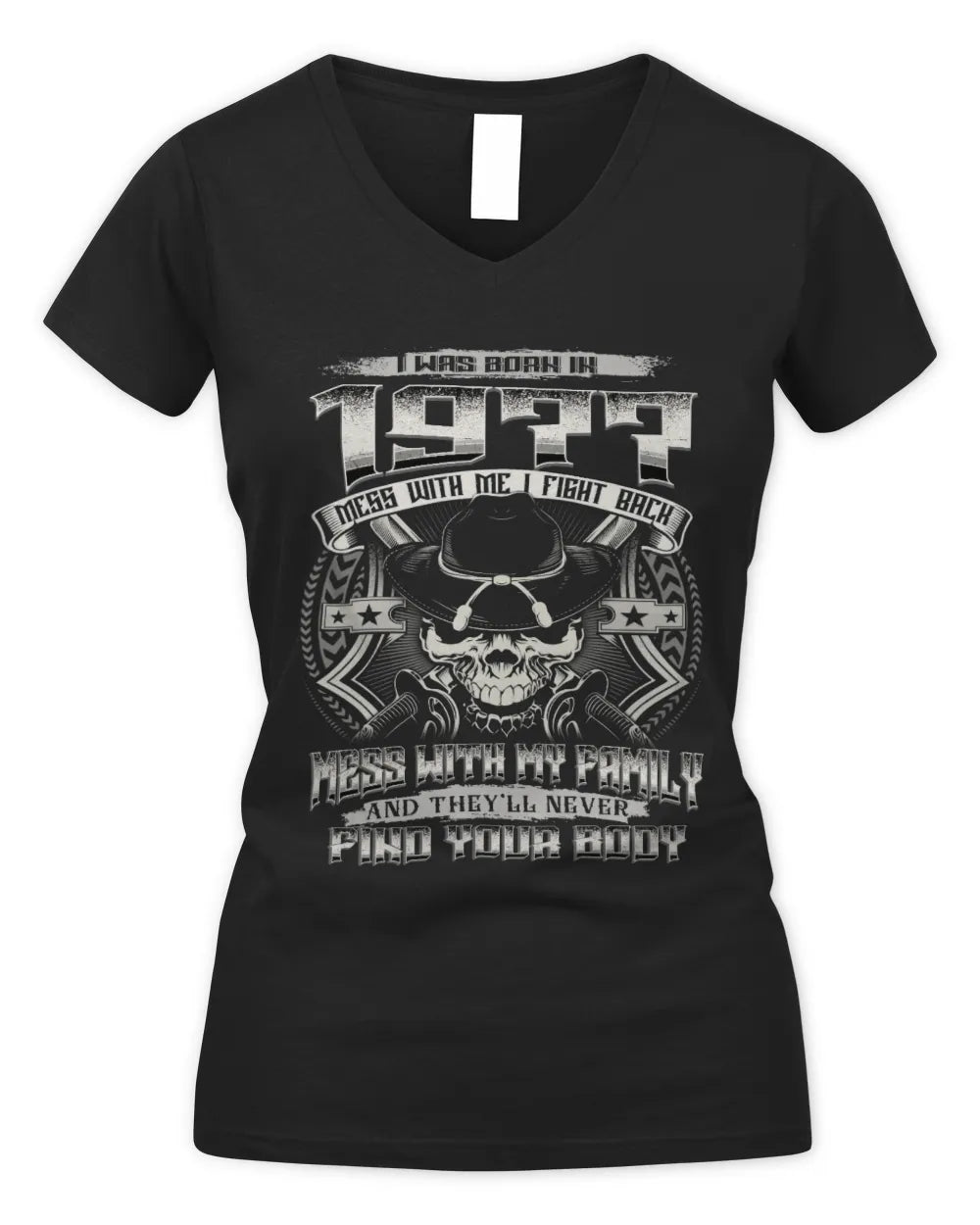 1977 HH89-K2 – T-shirt – Theme: "Birth Year – Family Always Protects" - Women's V-Neck T-Shirt - Black